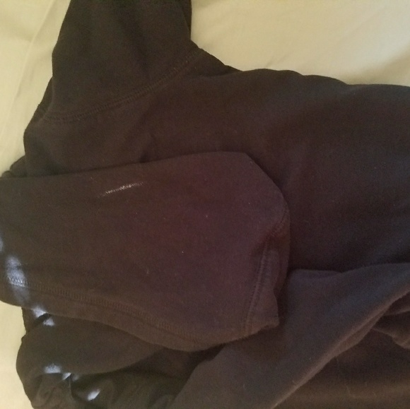 Sweatshirt - Picture 2 of 3